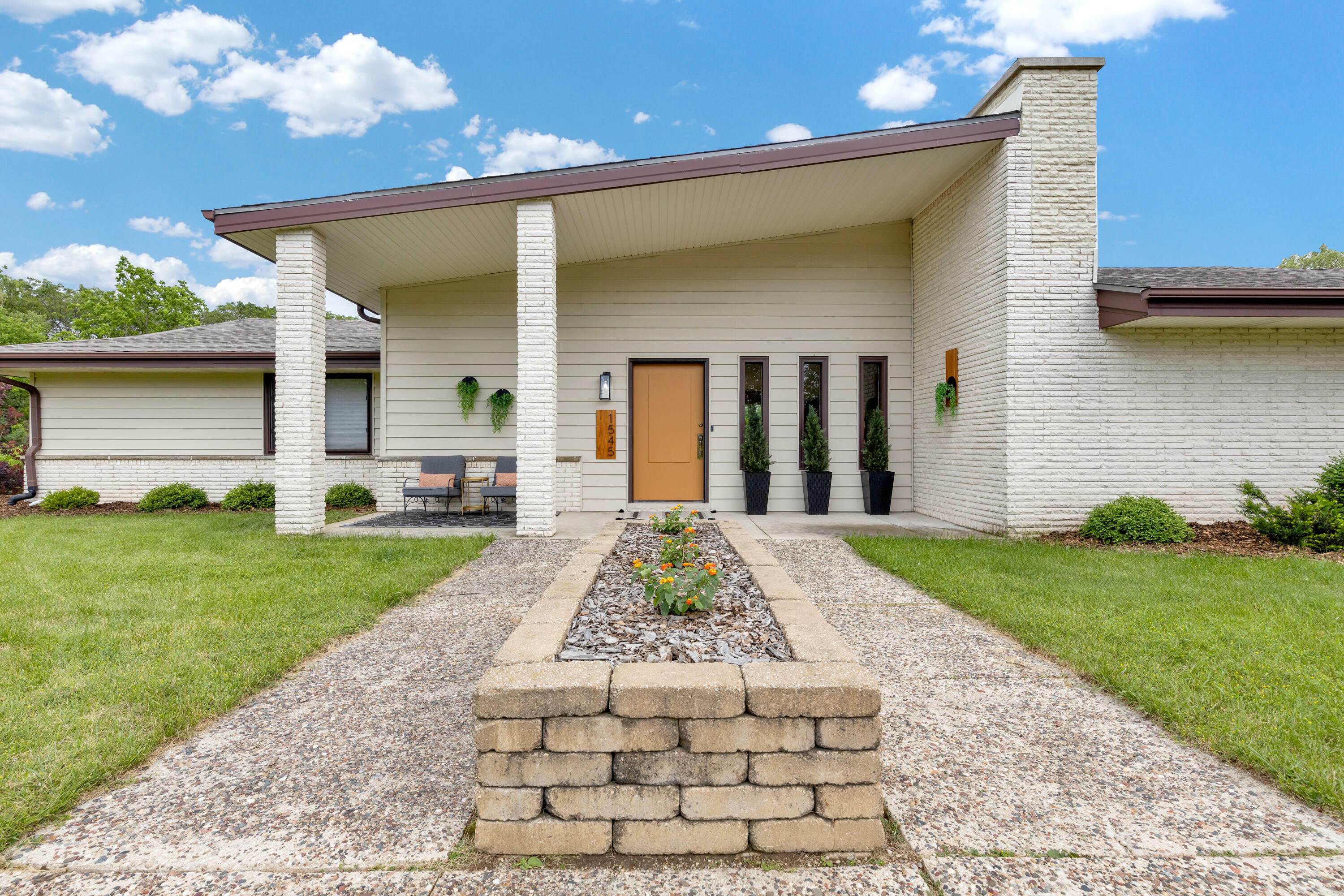 Property Photo: 1545 W Cedar Ln WI 53217