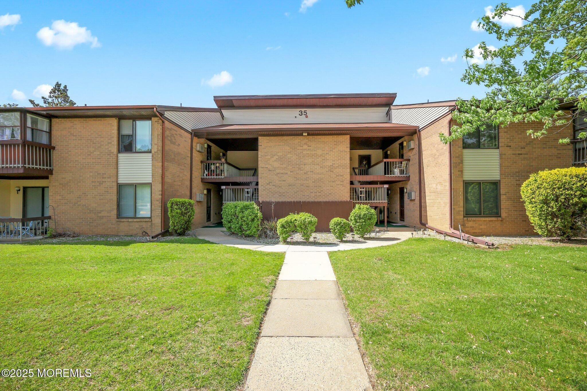 35 Amberly Drive  Manalapan NJ 07726 photo
