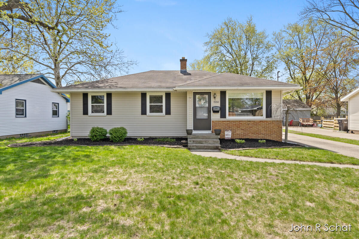Property Photo:  1550 32nd Street SW  MI 49509 