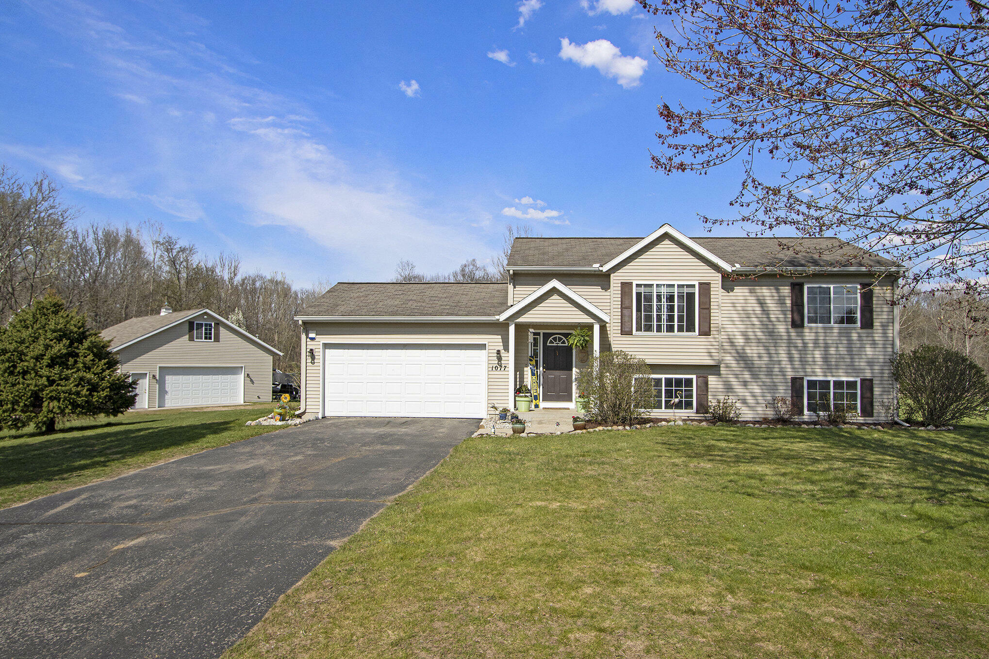 1077 Sun Valley Lane  Allegan MI 49010 photo