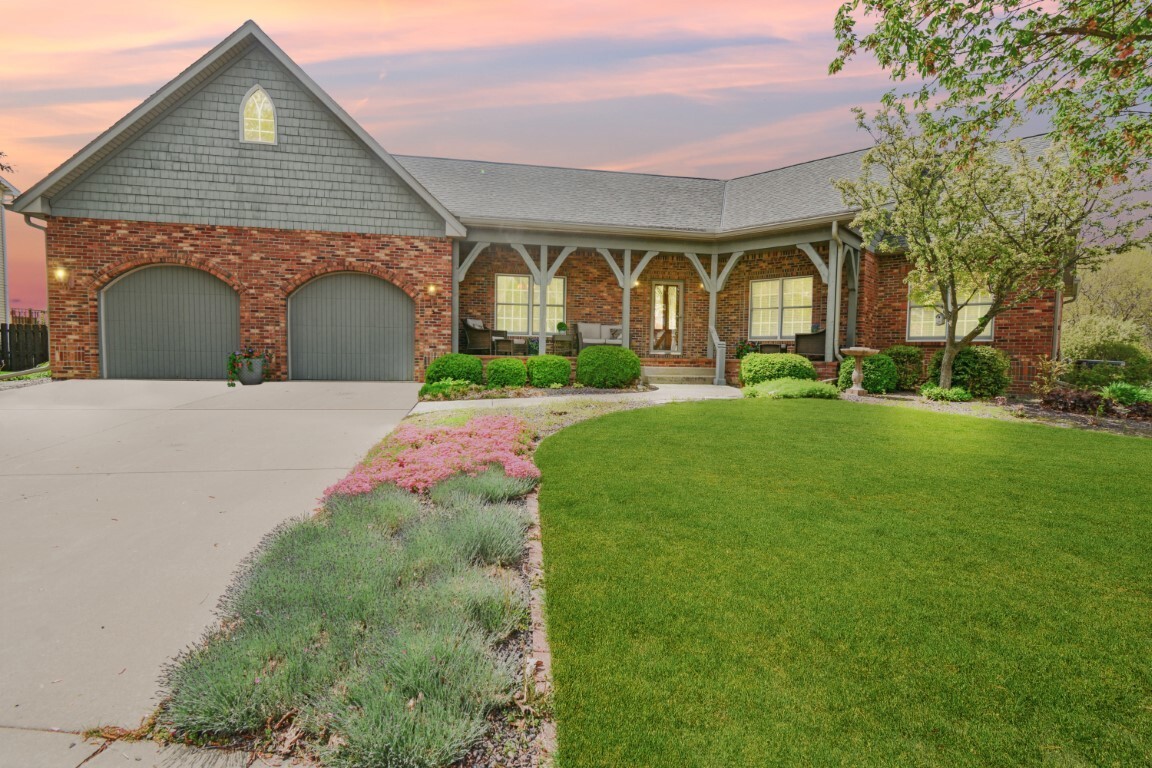Property Photo: 3 Stonehedges Court IL 61705