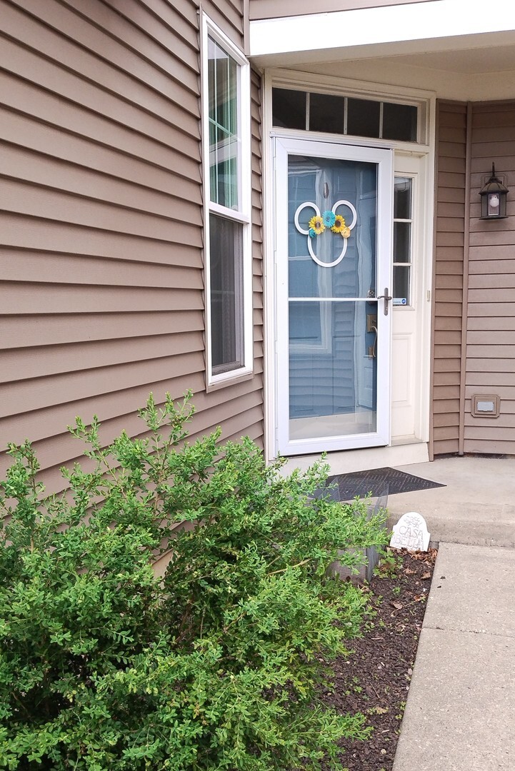 Property Photo: 1373 Grayshire Court IL 60120