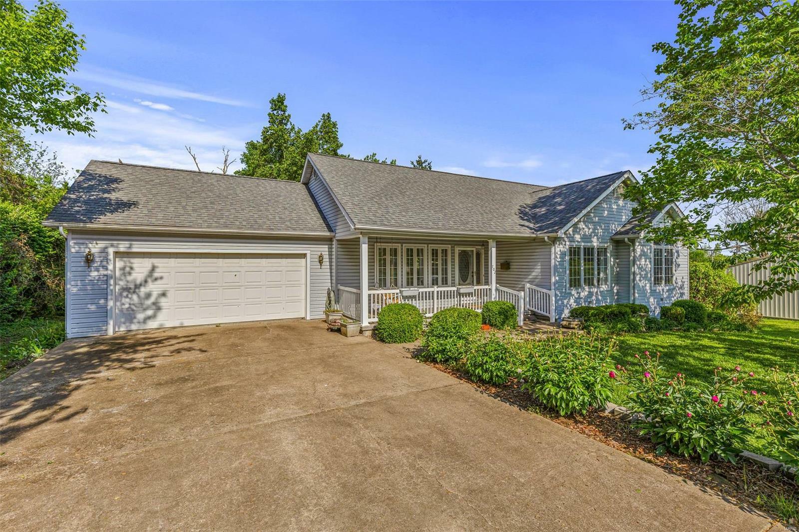 Property Photo: 702 Oak Street MO 63645
