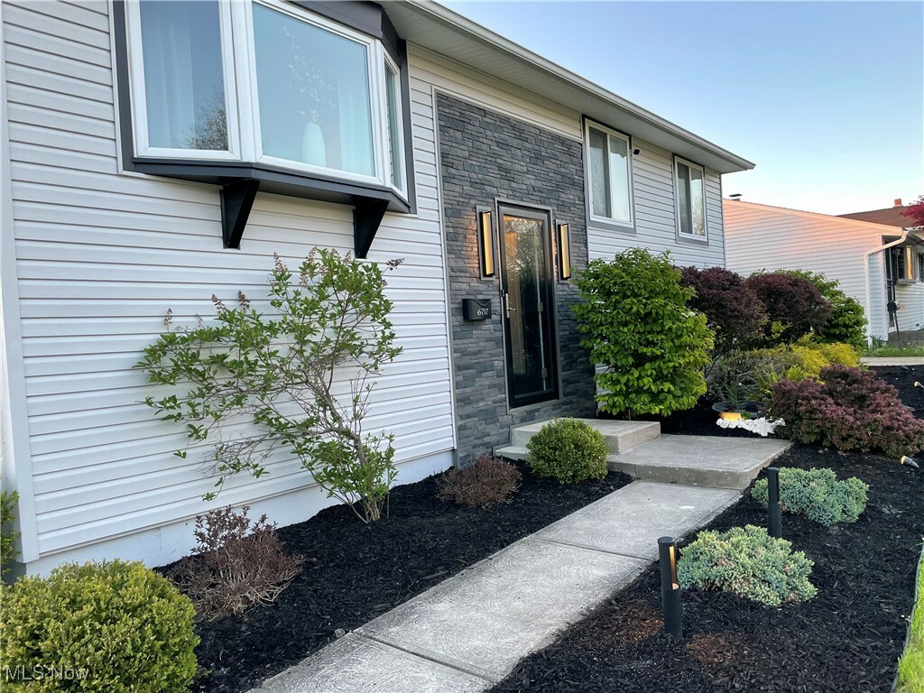 Property Photo: 6717 Tupelo Drive OH 44146