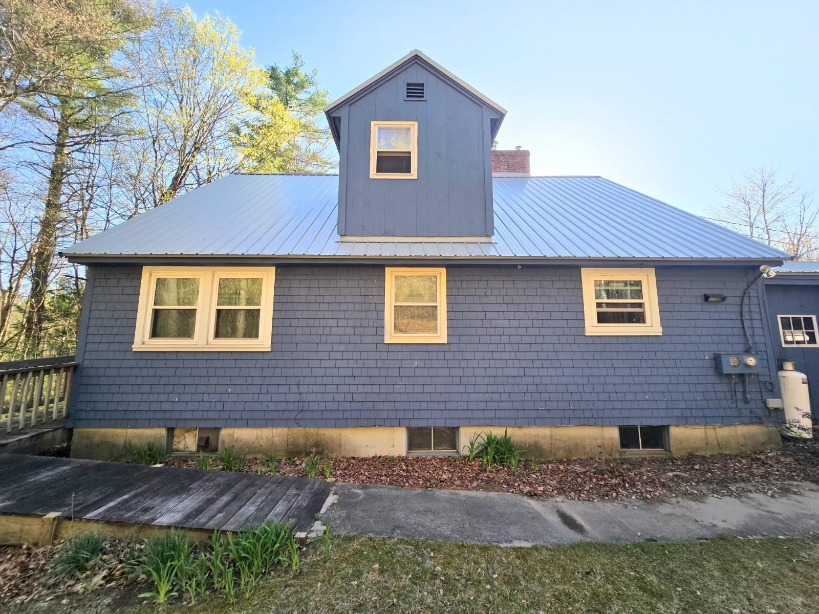 Property Photo: 8 Houghton Lane NH 03070