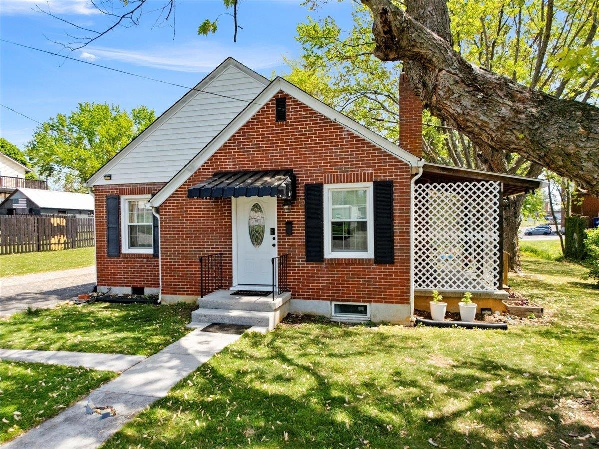 Property Photo: 30 James Street VA 24073