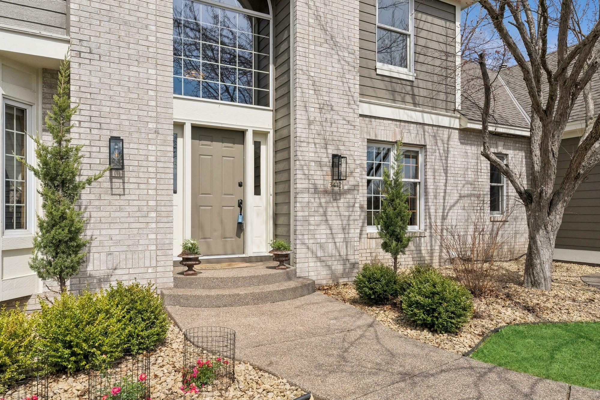 Property Photo: 3412 Williamsburg Parkway MN 55129