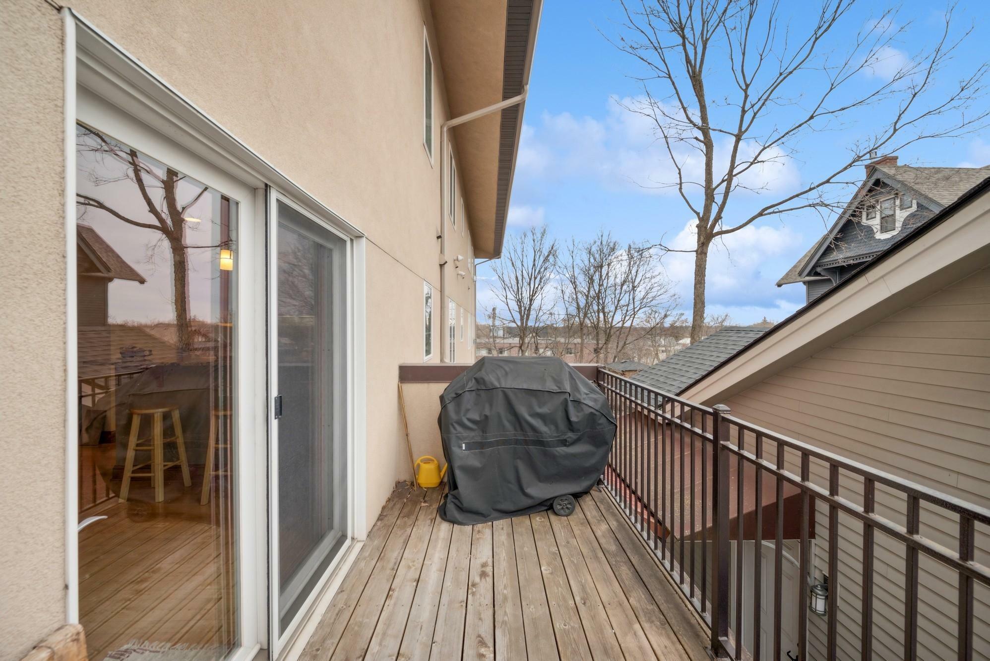 Property Photo: 1926 Pleasant Avenue 303 MN 55403