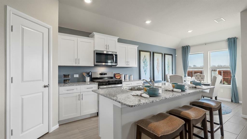Property Photo: 220 Blanco Drive TX 76020