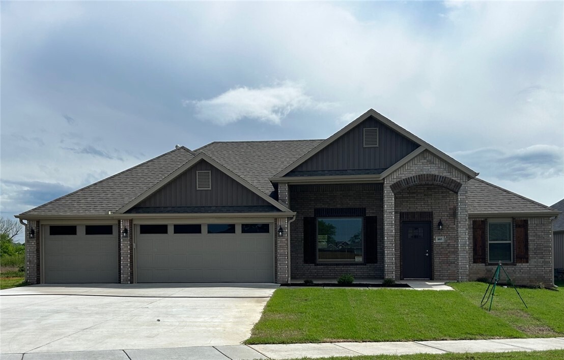 Property Photo:  603 Pennington Avenue  AR 72753 