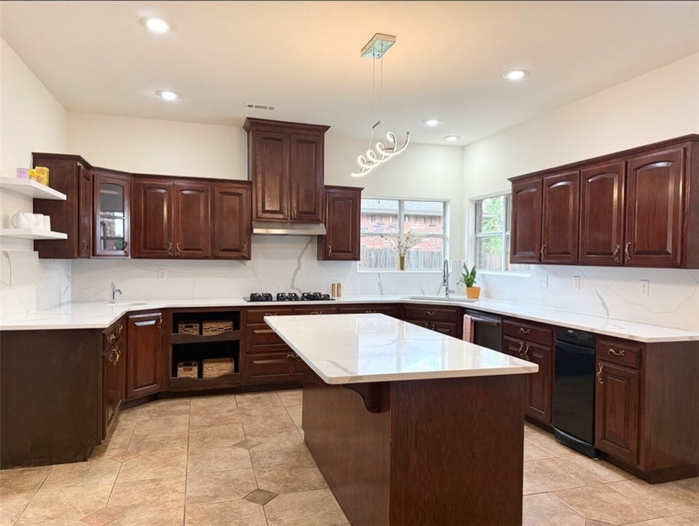 Property Photo: 2003 SW Chinquapin Avenue AR 72713