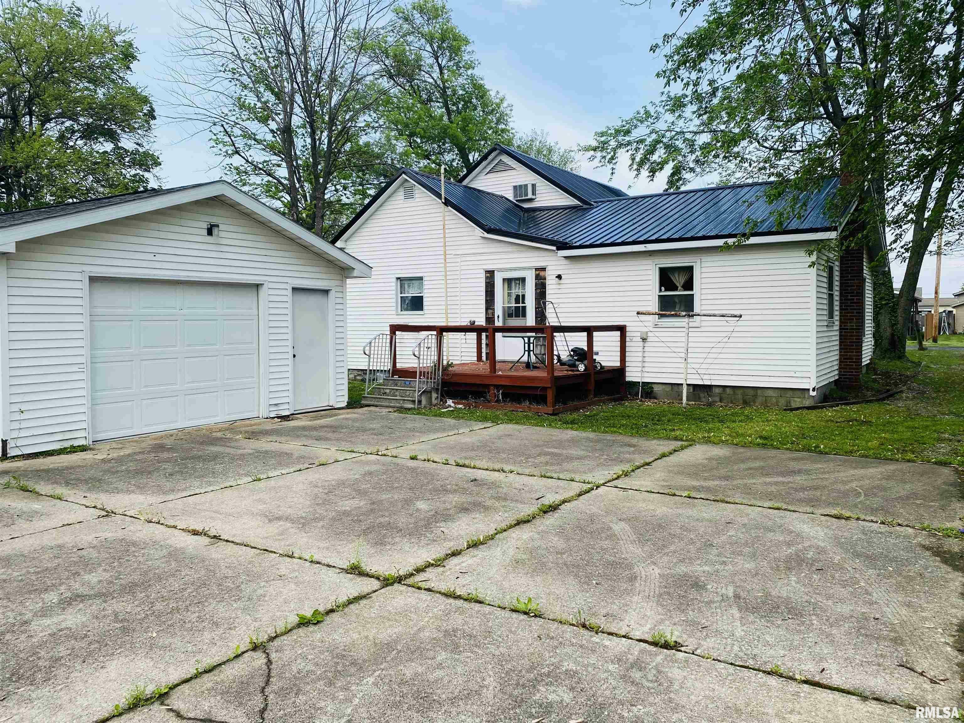 Property Photo: 605 N Cedar Street IL 62801
