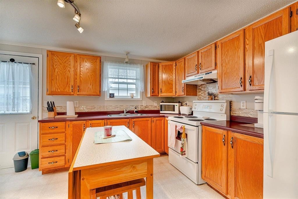 Property Photo: 75 Evergreen Village PE C1N 1B5
