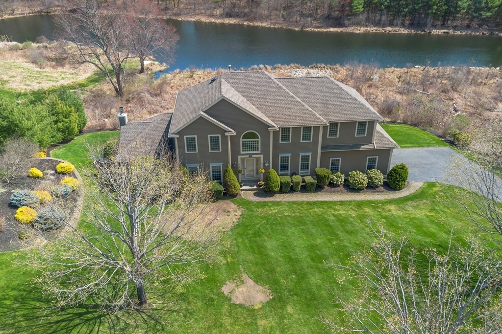 Property Photo: 10 Deer Run Dr MA 01886