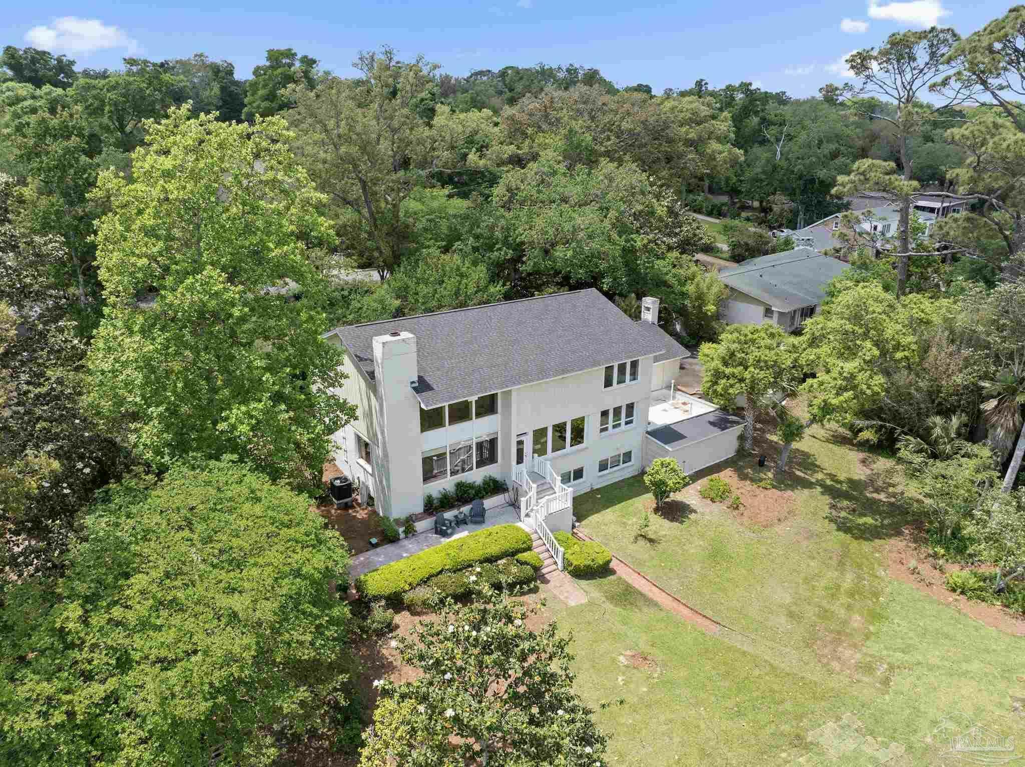 Property Photo: 206 Severin Dr FL 32503