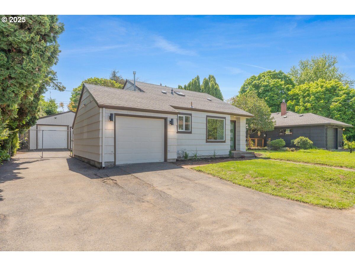 Property Photo:  8426 NE Sumner St  OR 97220 