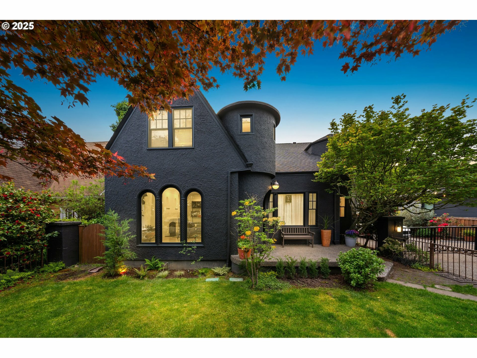 Property Photo: 7117 SE 28th Ave OR 97202
