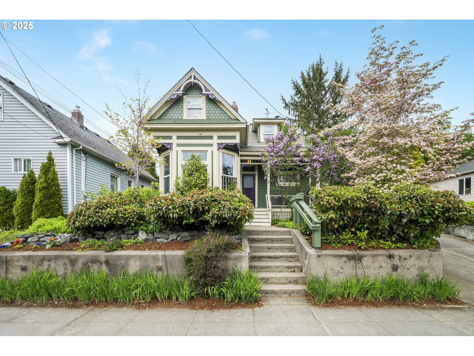 5525 E Burnside St  Portland OR 97215 photo