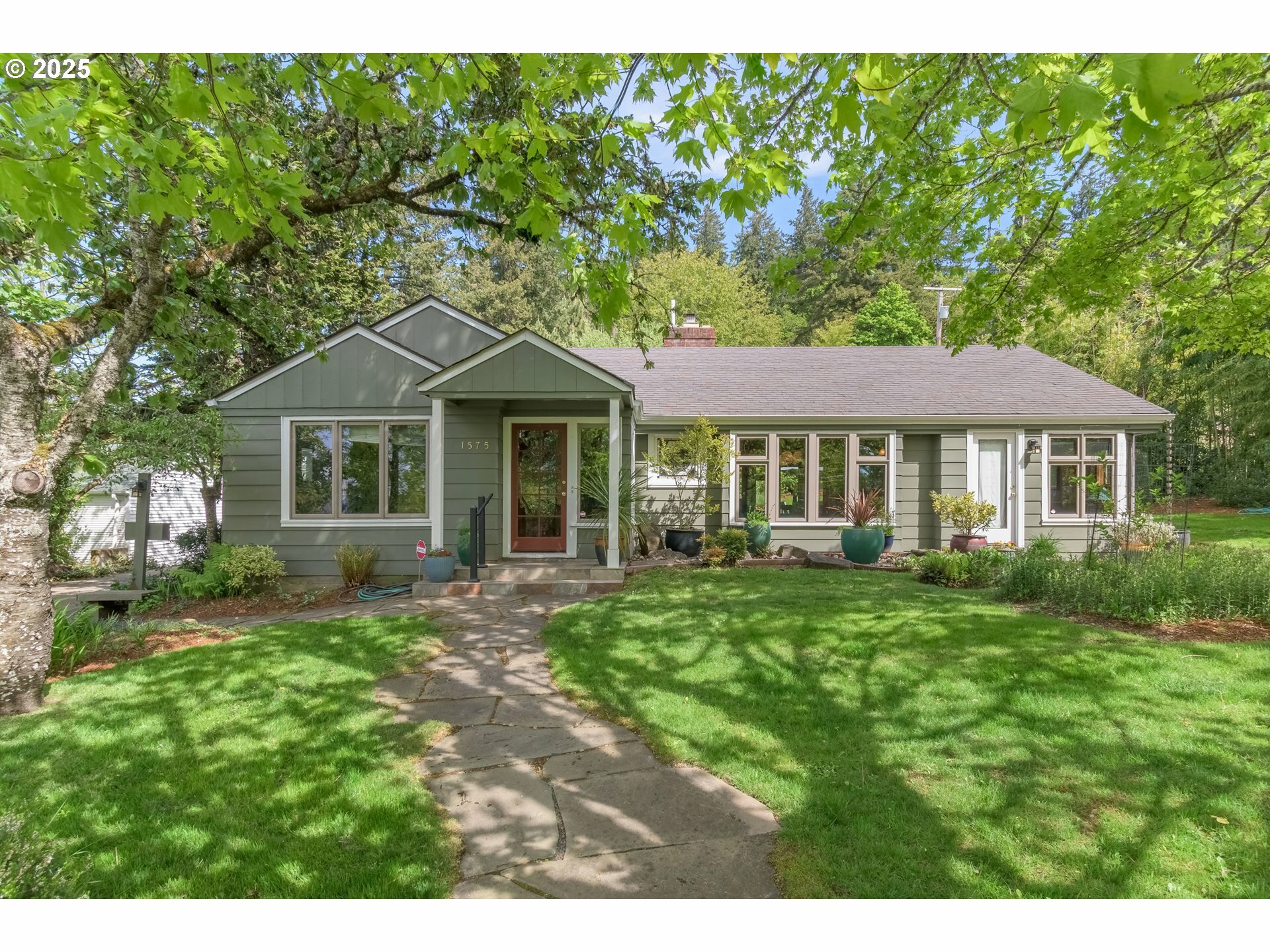 Property Photo: 1575 Fairmount Blvd OR 97403