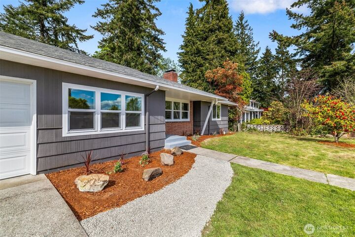 Property Photo: 2618 SW 170th Street WA 98166