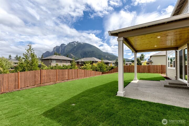 Property Photo: 742 SE 11th Place 6 WA 98045