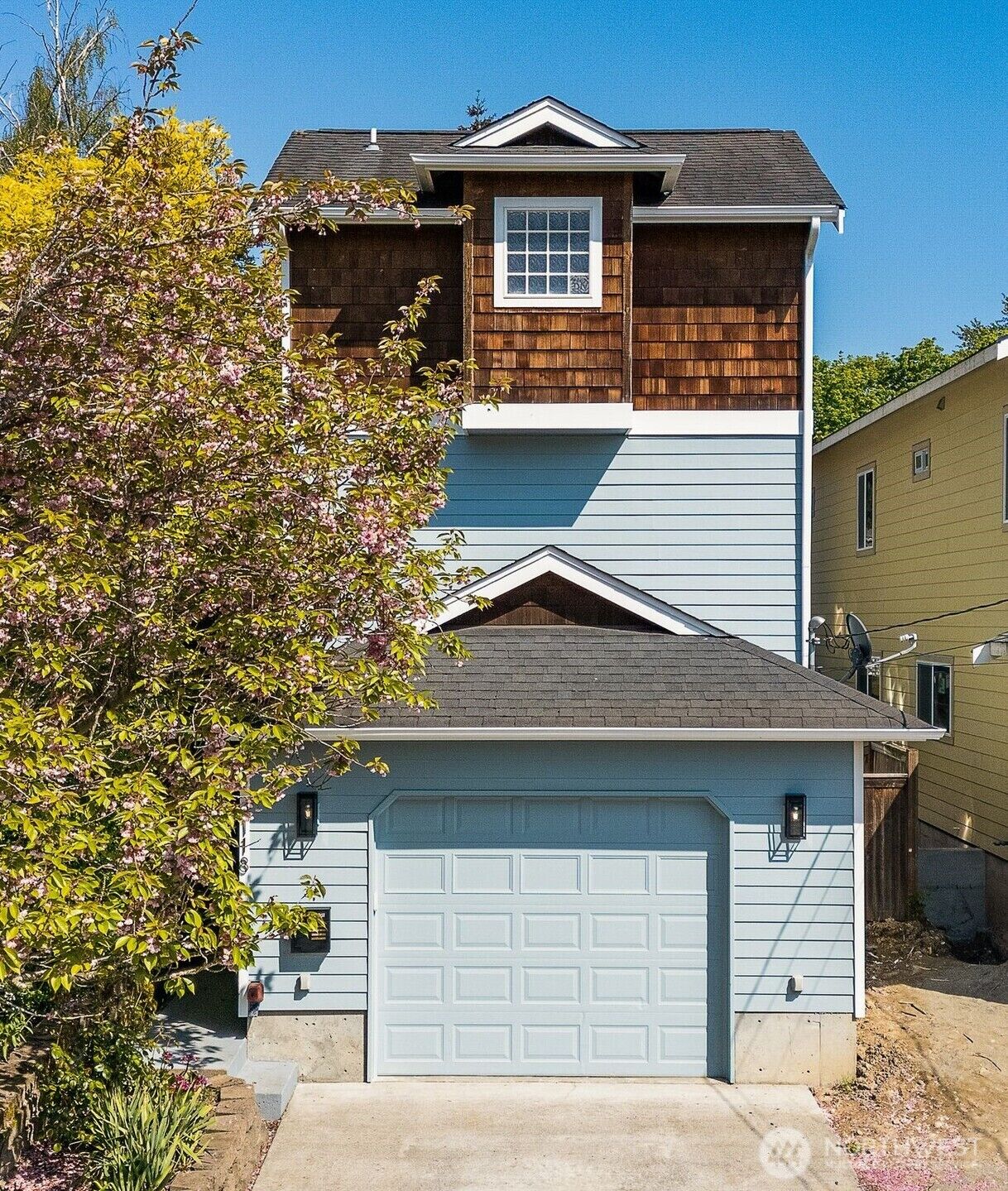 Property Photo:  4118  20th Avenue SW  WA 98106 