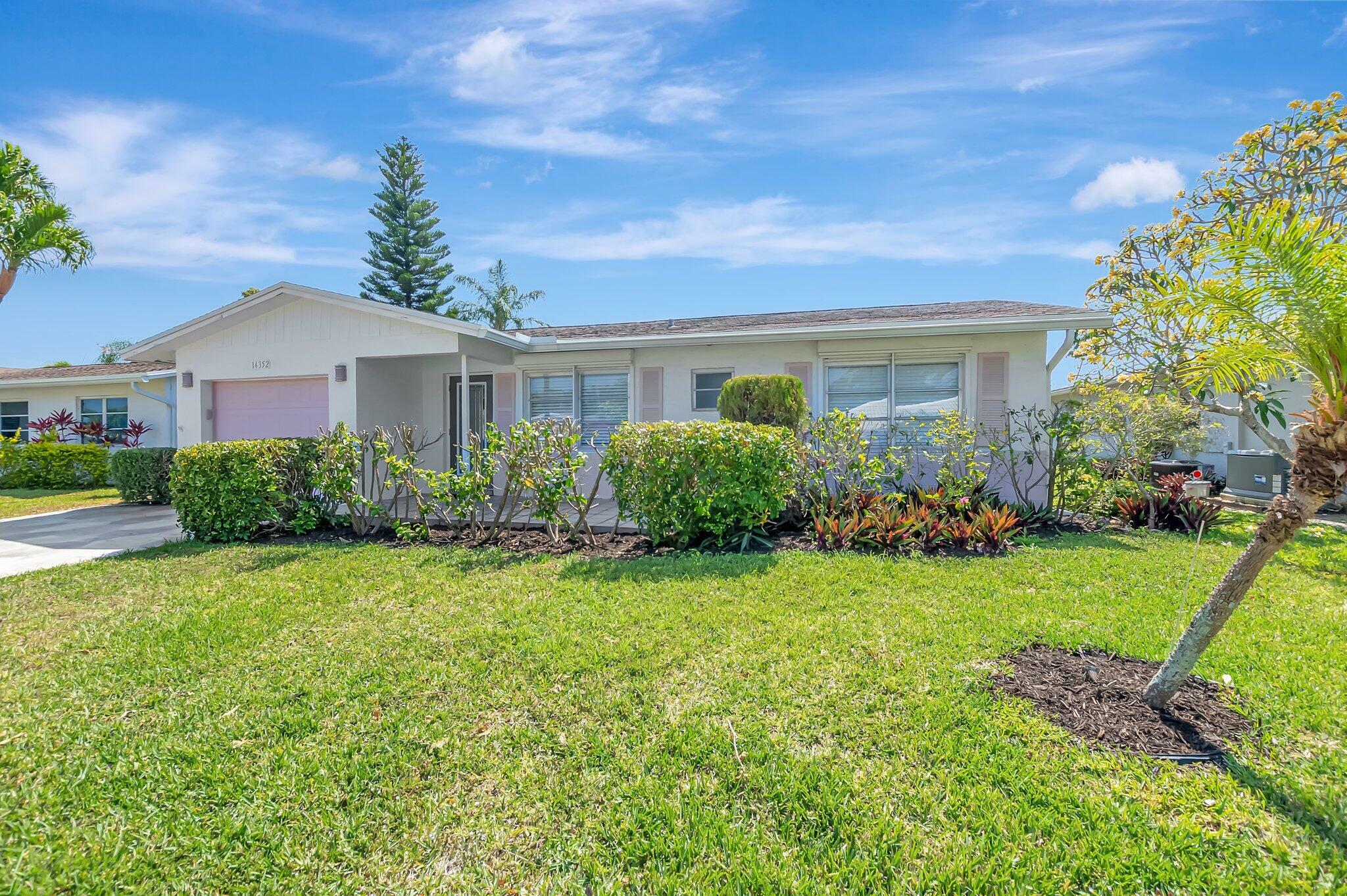 Property Photo: 14352 Amapola Drive Drive FL 33484