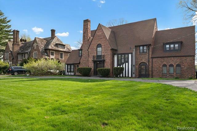 Property Photo: 17381 Pontchartrain Boulevard MI 48203