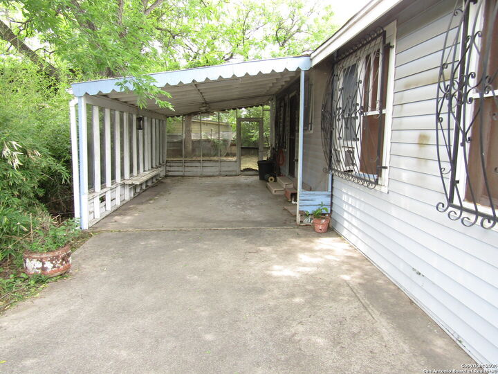Property Photo: 217 Lancaster TX 78214