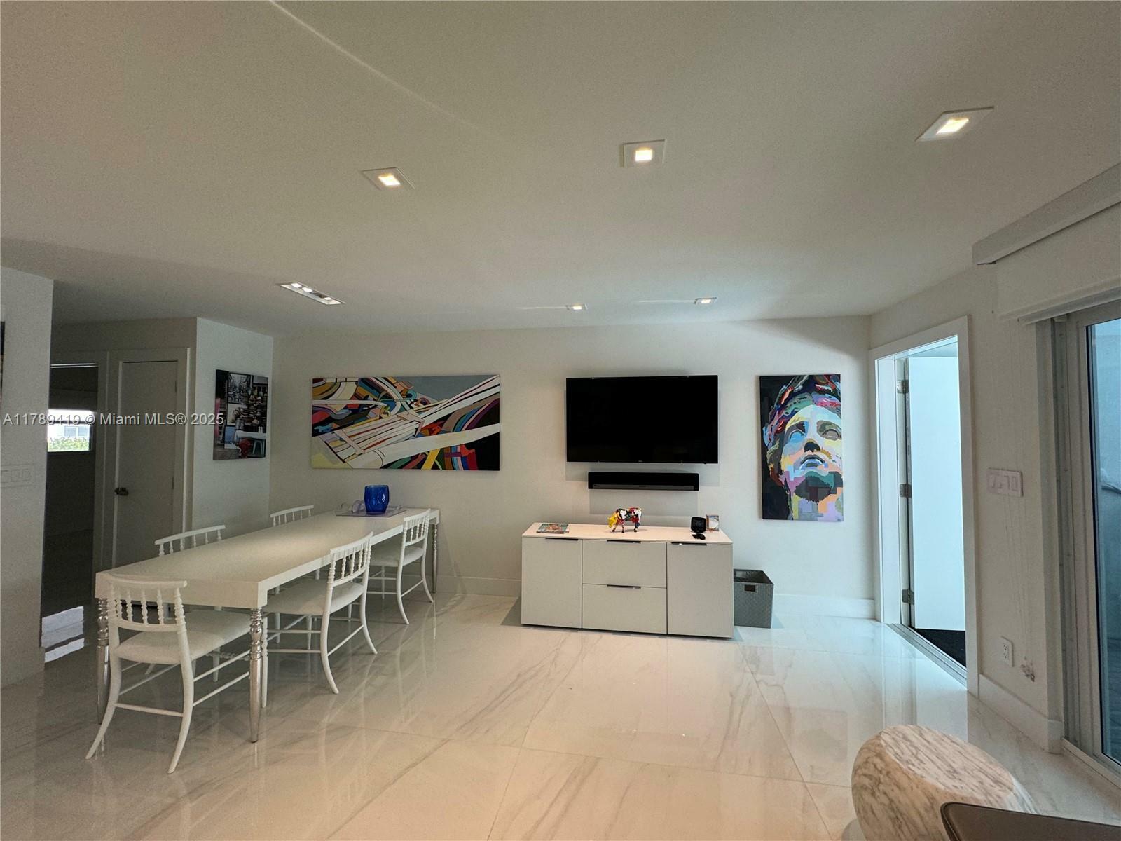 Property Photo: 195 SW Sunrise Dr 4 FL 33149