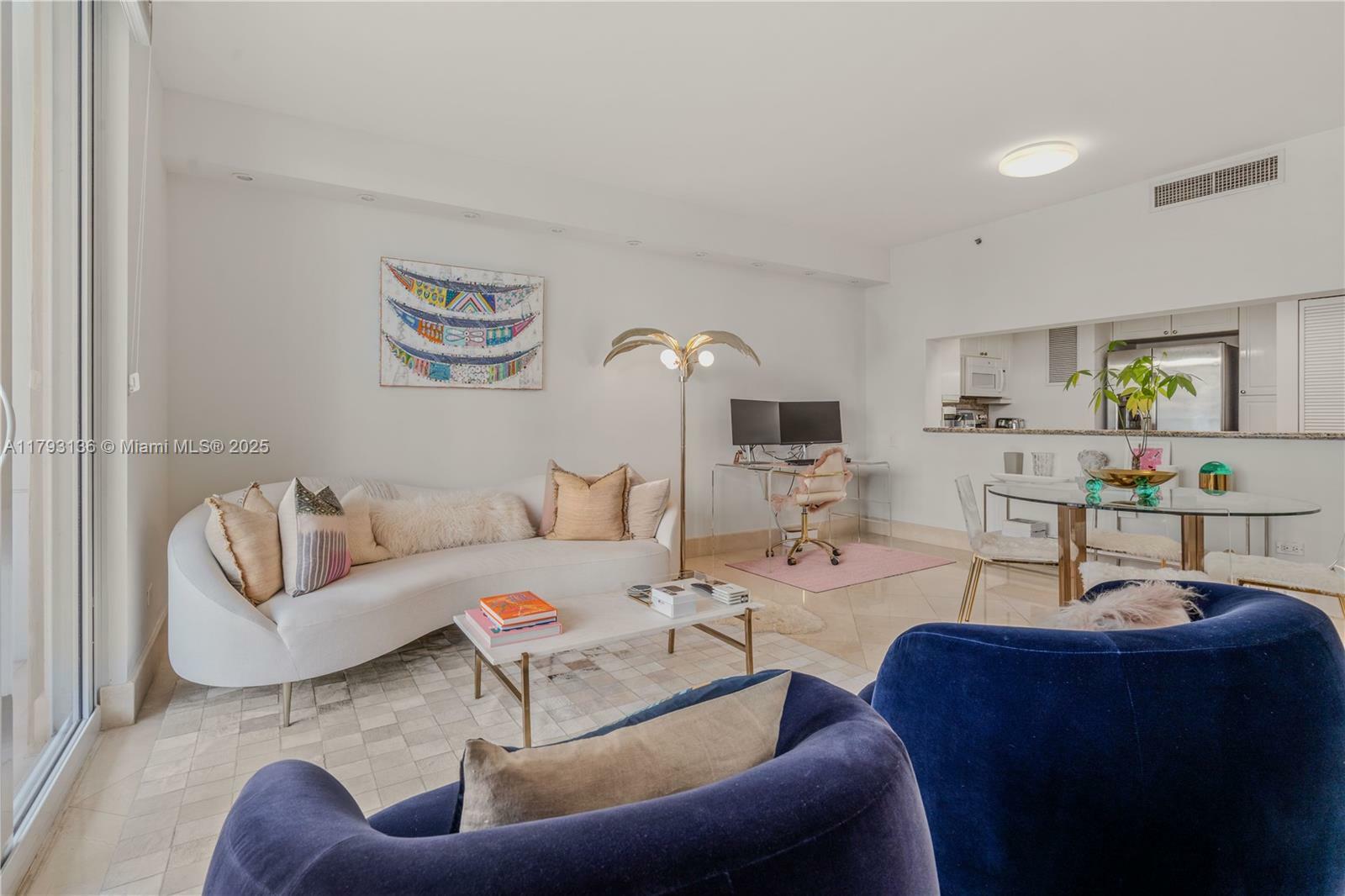 Property Photo: 808 Brickell Key Dr 707 FL 33131