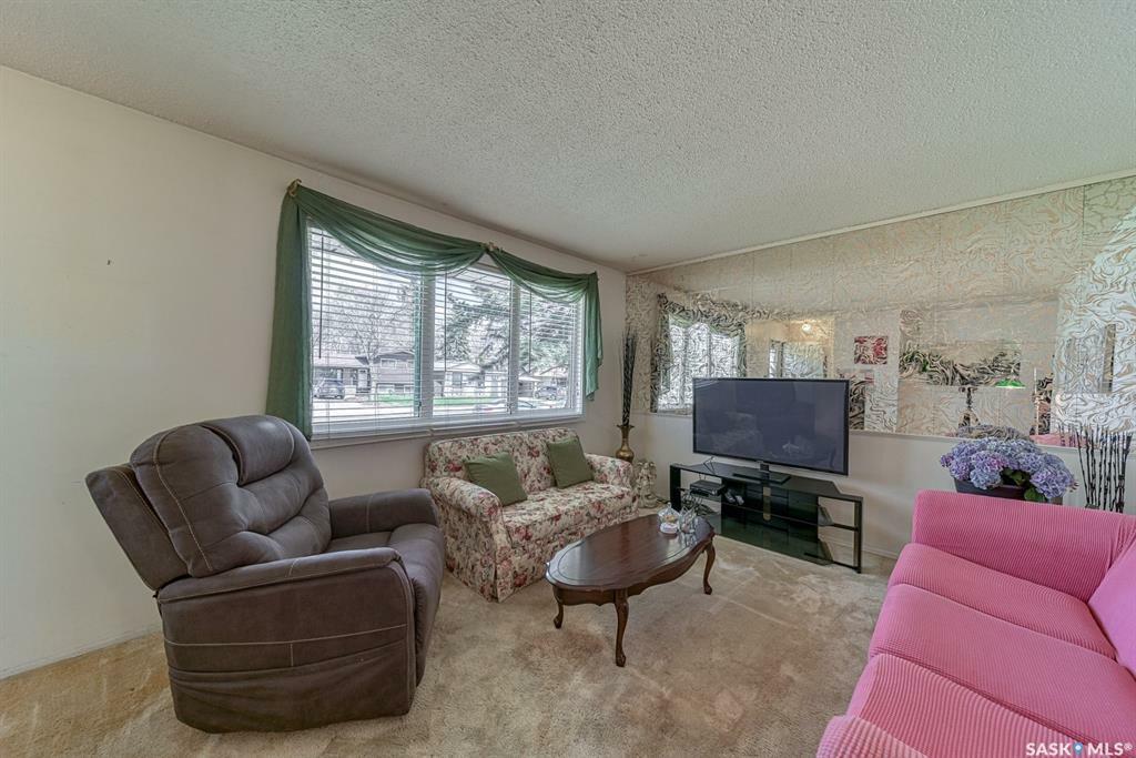 Property Photo: 2235 Dewdney Avenue E SK S4N 4C4