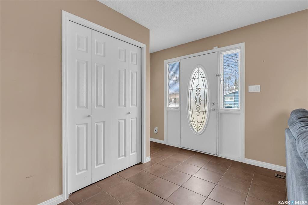 Property Photo: 62 Maxwell Crescent SK S7L 3Y2
