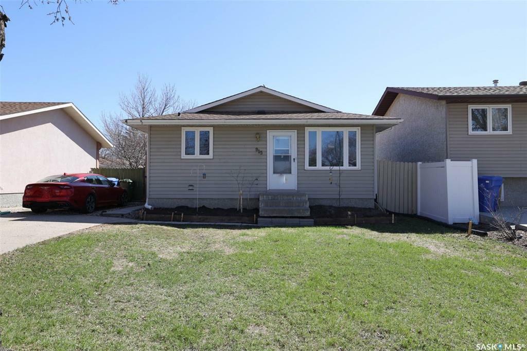 Property Photo: 915 Dorothy Street SK S4X 1E2