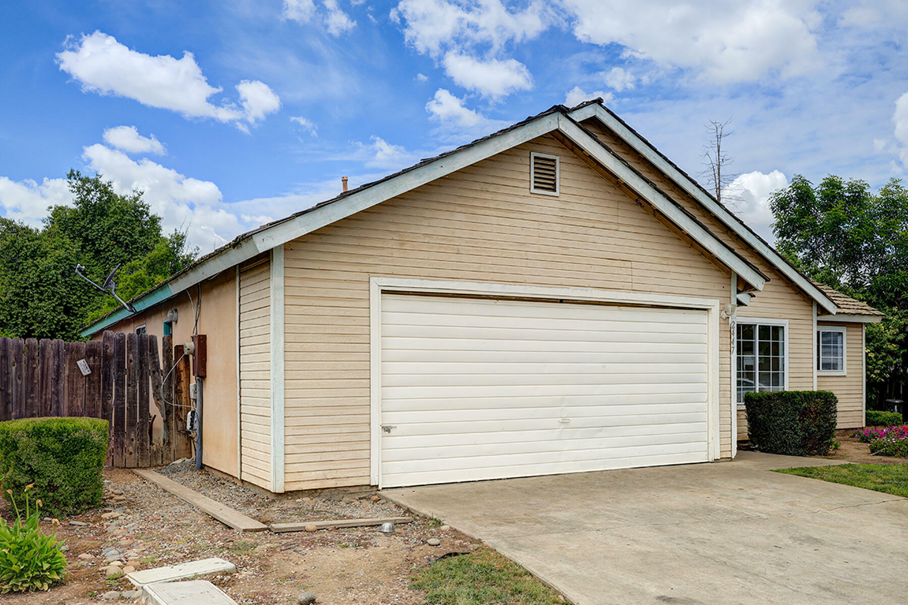 Property Photo: 2447 N Michael Street CA 93292