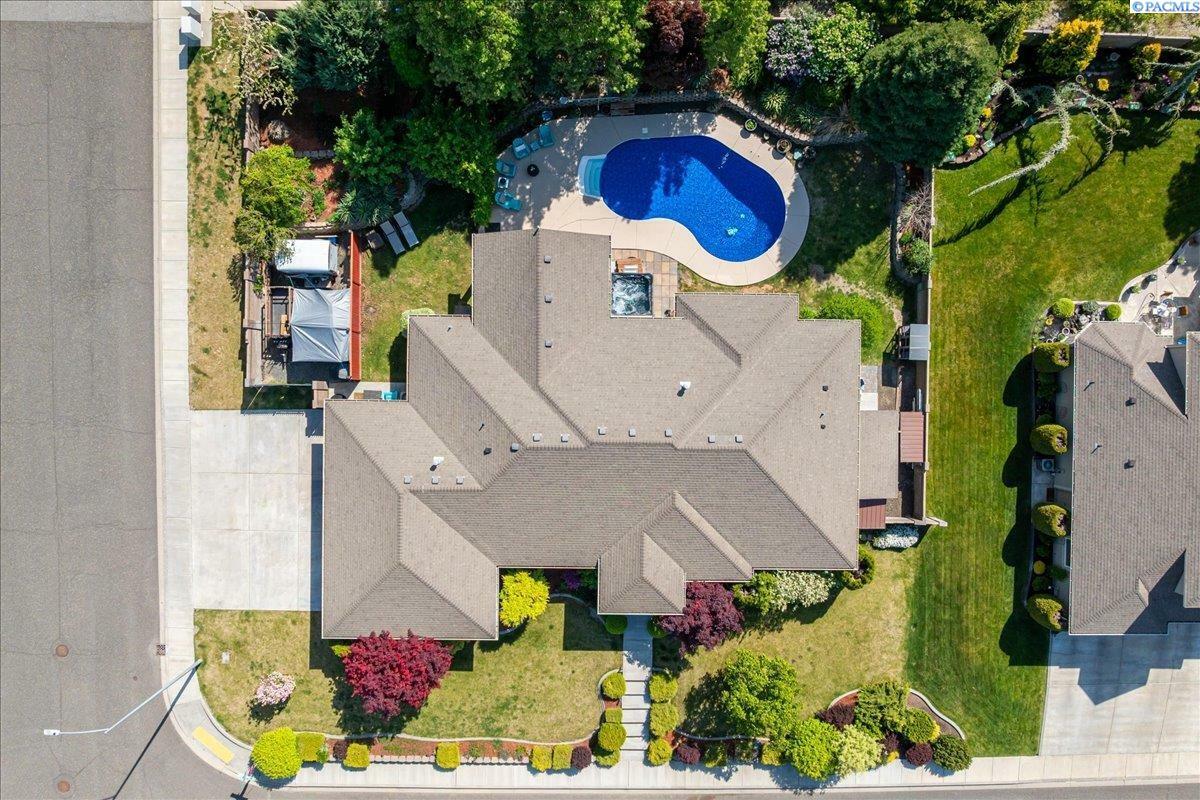 Property Photo: 8903 W 6th Ave WA 99336-8594