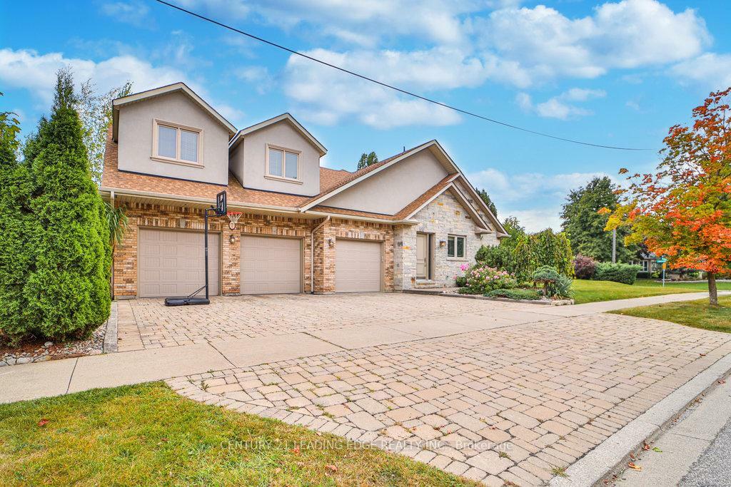 Property Photo: 7 Longview Crescent ON L4H 1A7