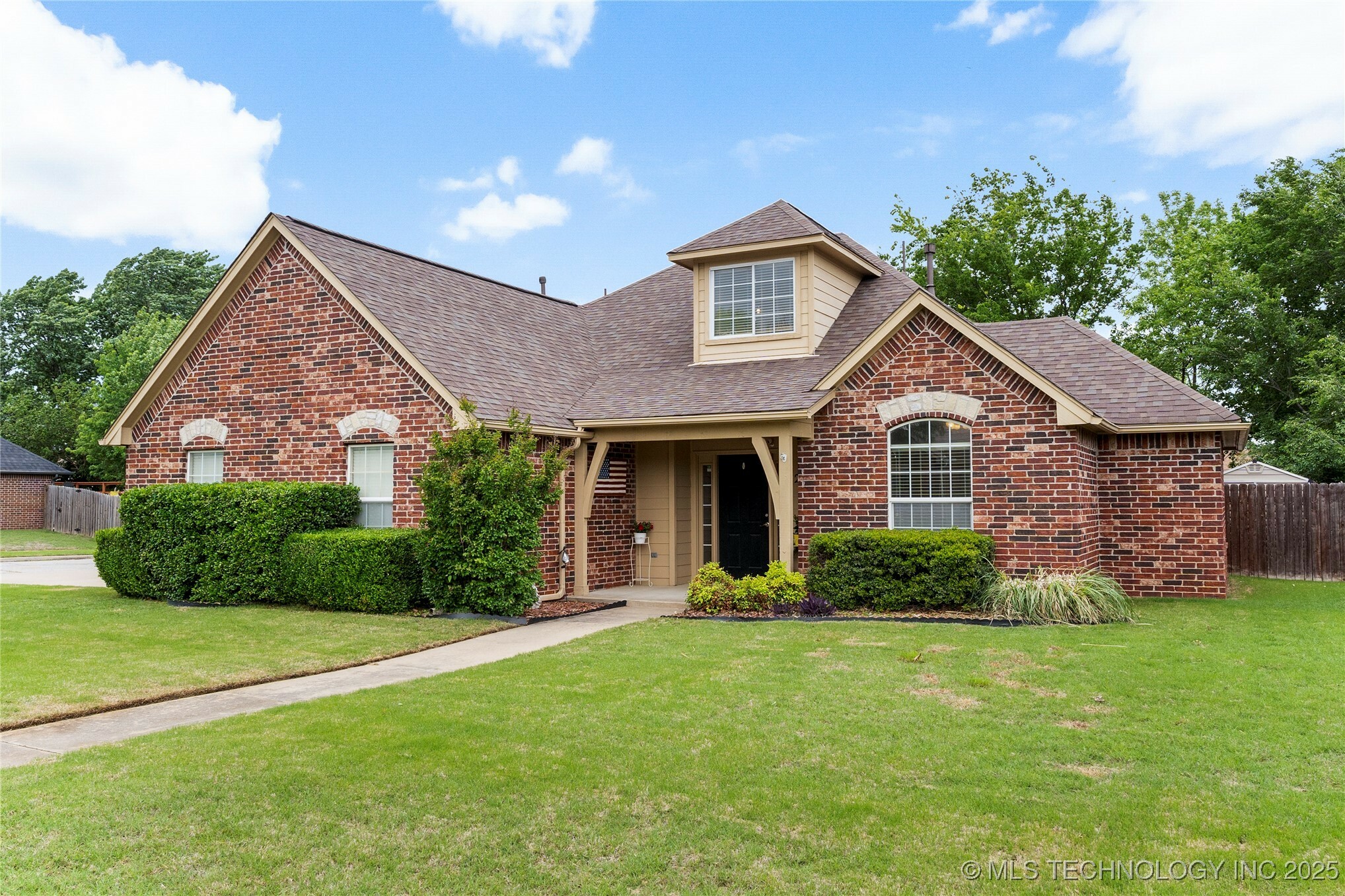 Property Photo:  1209 E 146th Street S  OK 74033 