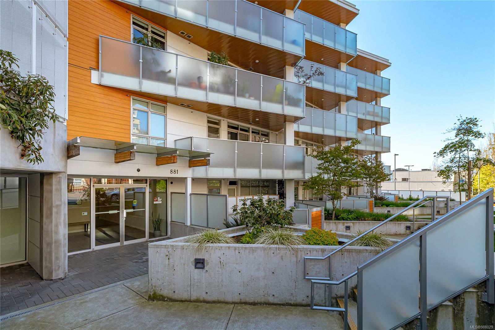 Property Photo: 881 Short St 207 BC V8P 2L3
