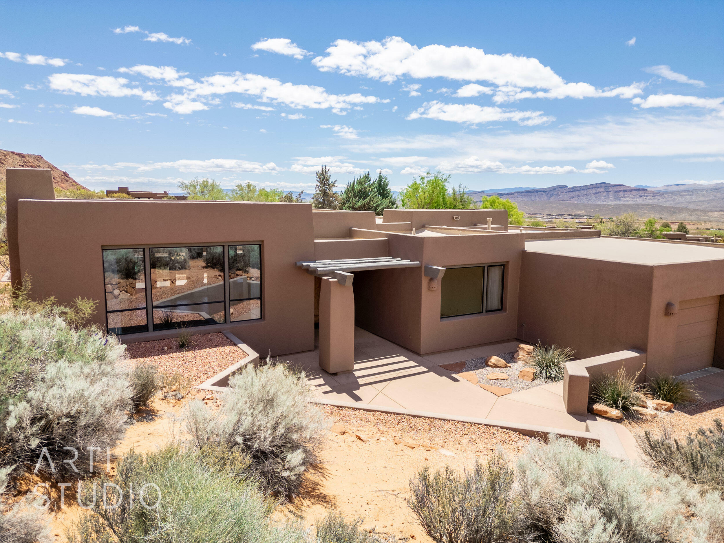 Property Photo: 423 W Taman Ct UT 84738