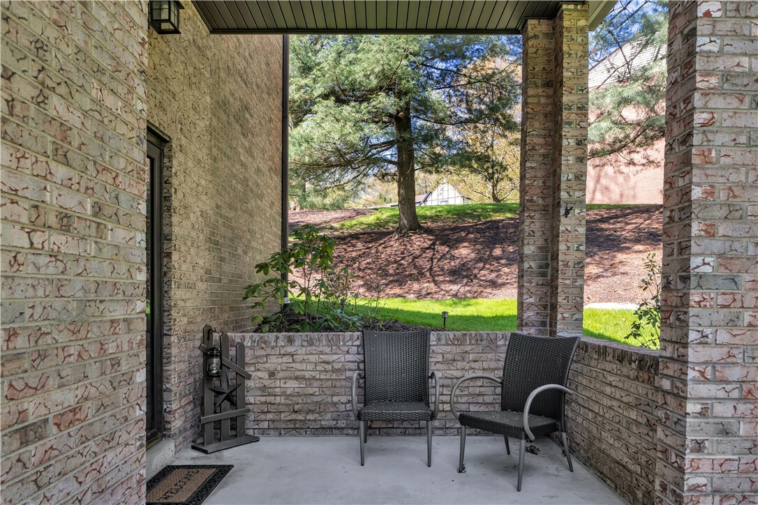 Property Photo: 808 Olde Ingomar Court PA 15237