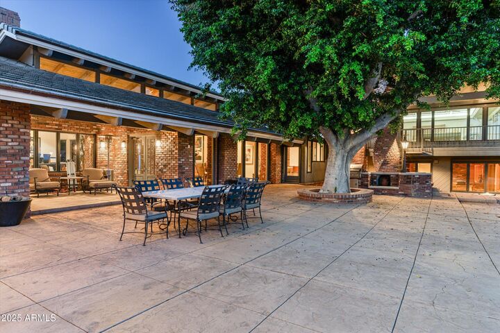 Property Photo: 6830 N 46th Place AZ 85253