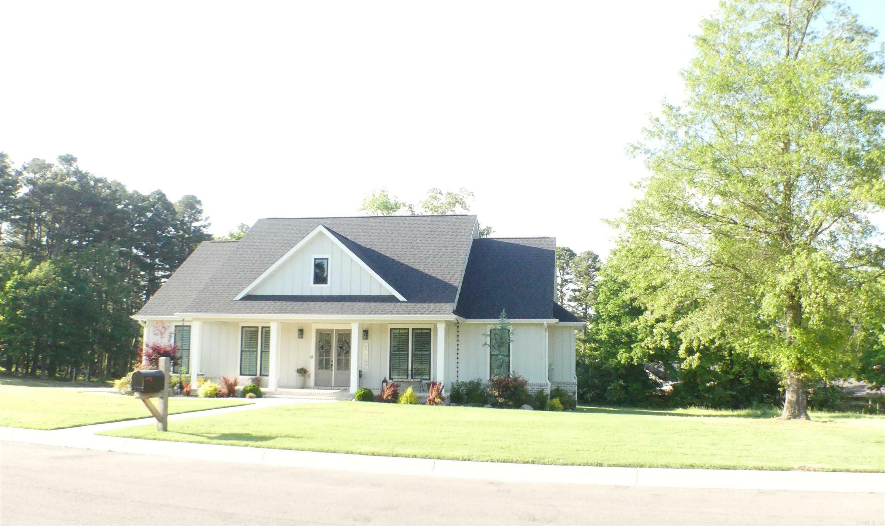 Property Photo: 100 Laurie Dr AR 71953