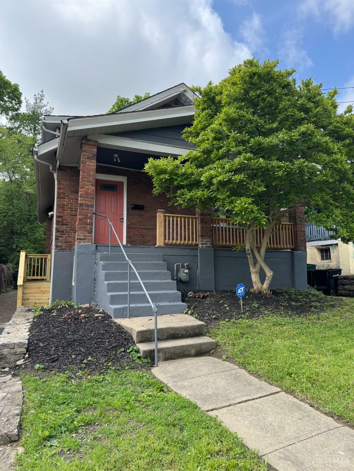 Property Photo: 299 Dorchester Avenue OH 45219