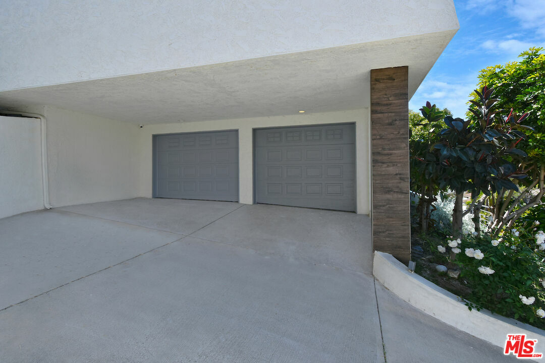 Property Photo: 3539 Alana Drive CA 91403