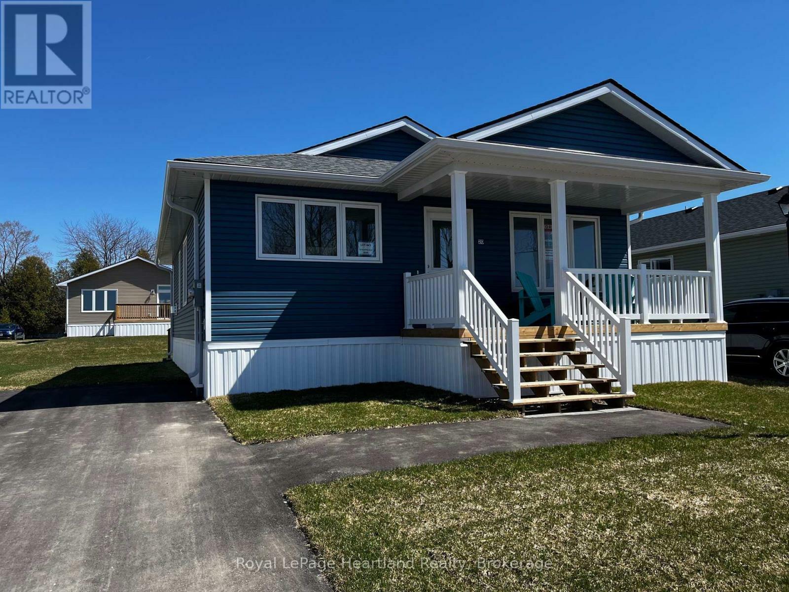 Property Photo: 20 Bluffs View Boulevard ON N7A 0C6