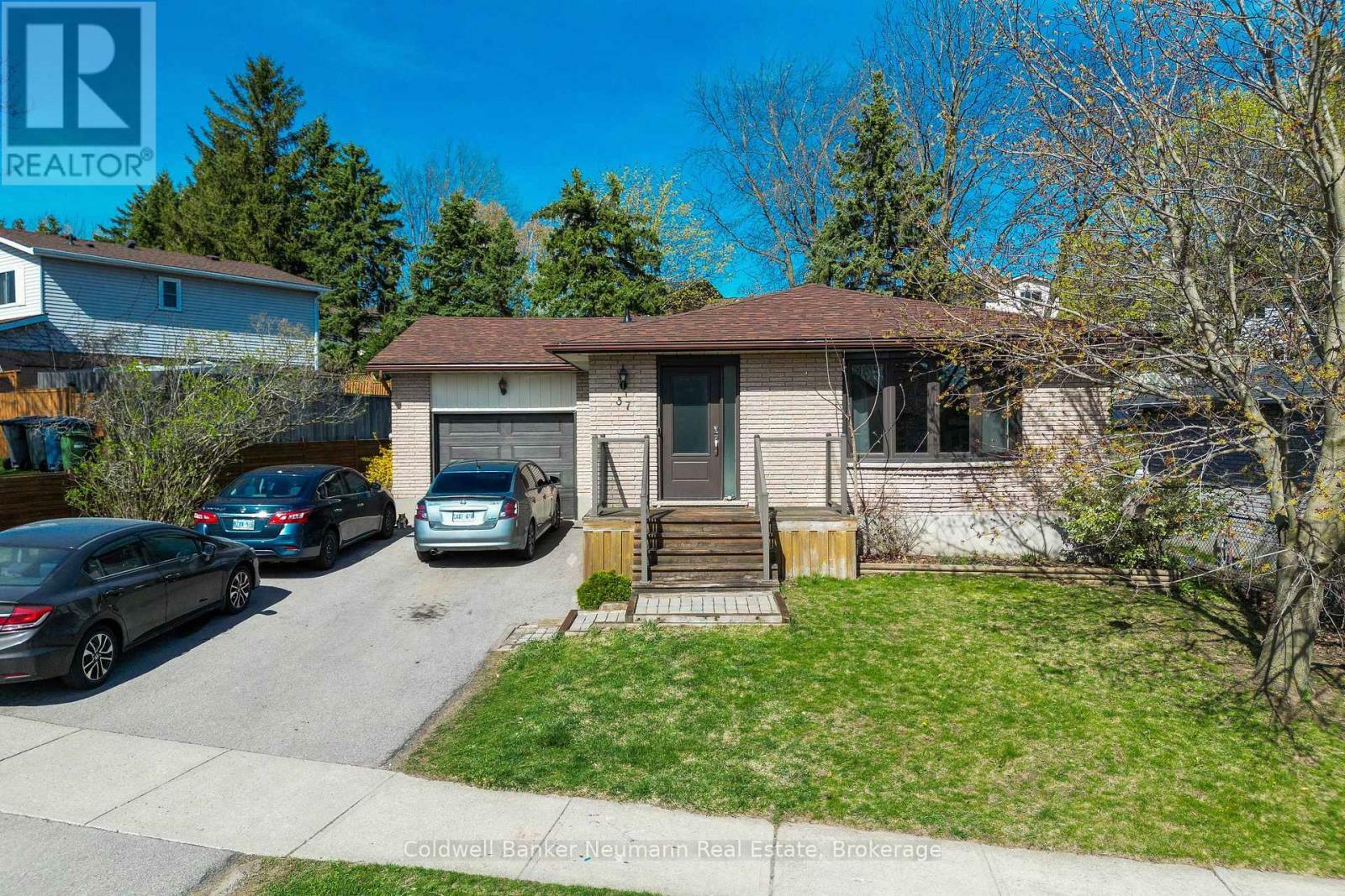 Property Photo: 37 Dunhill Crescent ON N1H 7Z7