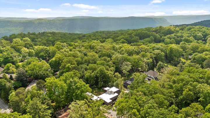 Property Photo:  220 Palisades Drive  TN 37377 