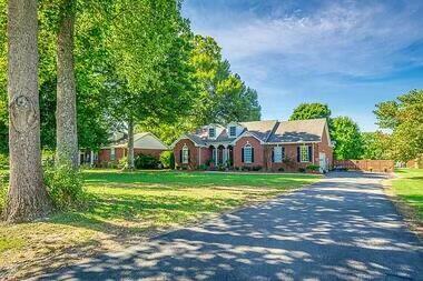 Property Photo: 192 Ben La Drive TN 37110