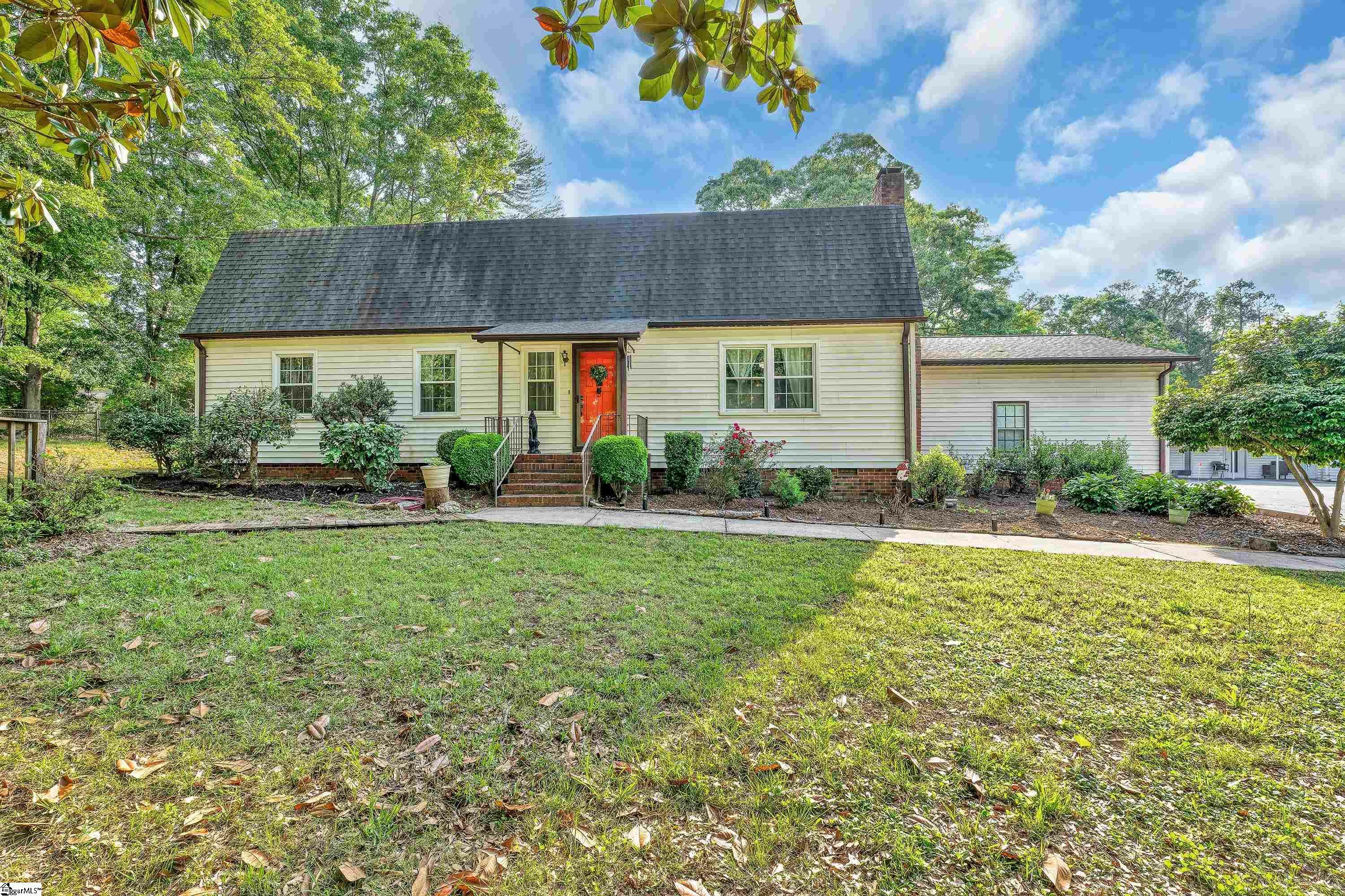 Property Photo: 1227 Seay Road SC 29307